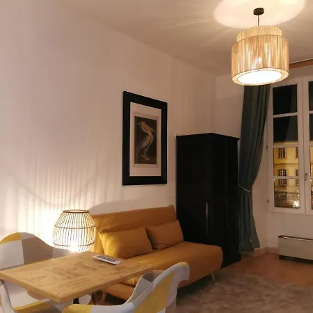 Centre Renoves Апартаменты Конфолан